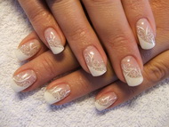 zselés akril díszített műköröm